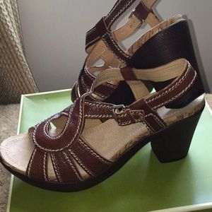 Naturalizer Chunky Heel Brown Sandals